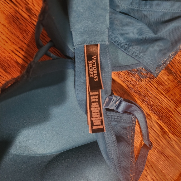 Victoria's Secret Blue and Pink Bra Set Accessories - Picture 4 of 9
